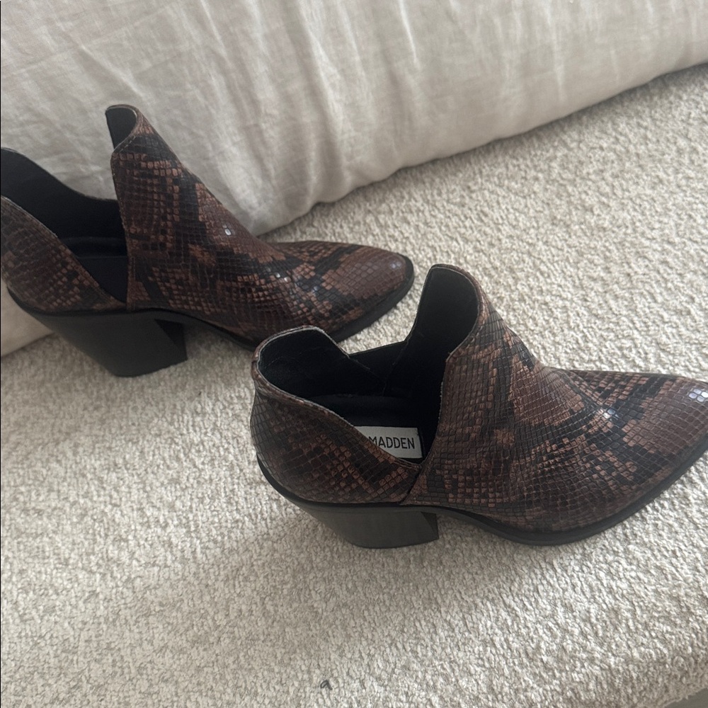 Steve Madden Brown Leather Snake Alyse Booties 7.5